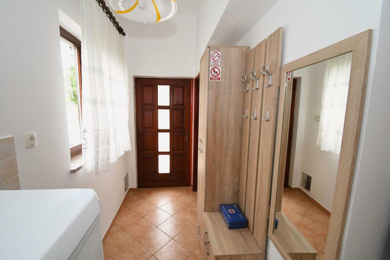 Studio Apartman Kris Marinici  Экстерьер фото
