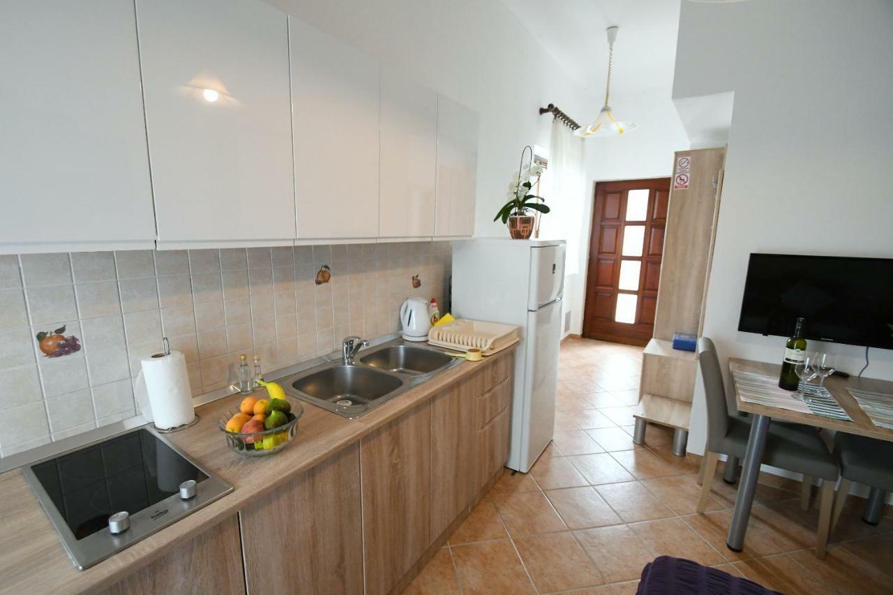 Studio Apartman Kris Marinici  Экстерьер фото