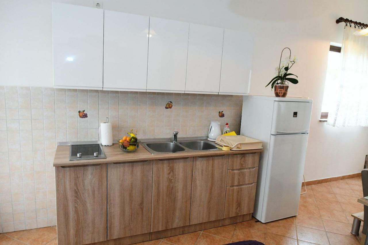 Studio Apartman Kris Marinici  Экстерьер фото